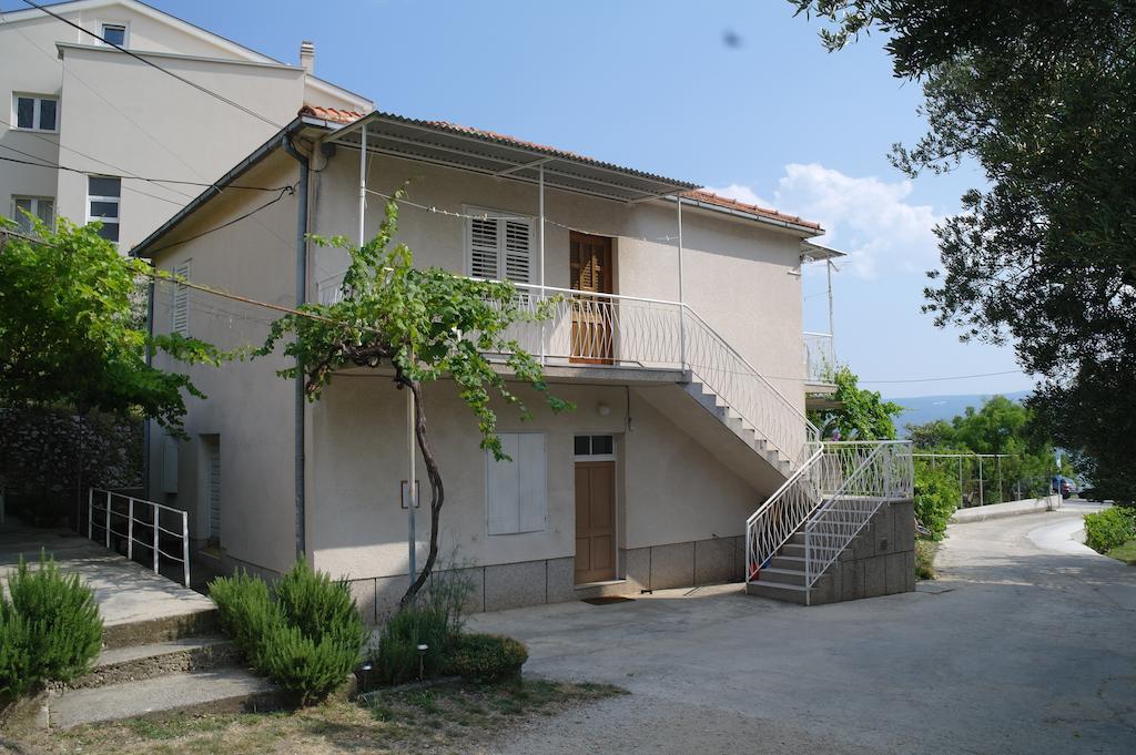 Hostel Guesthouse Mira Омиш Экстерьер фото