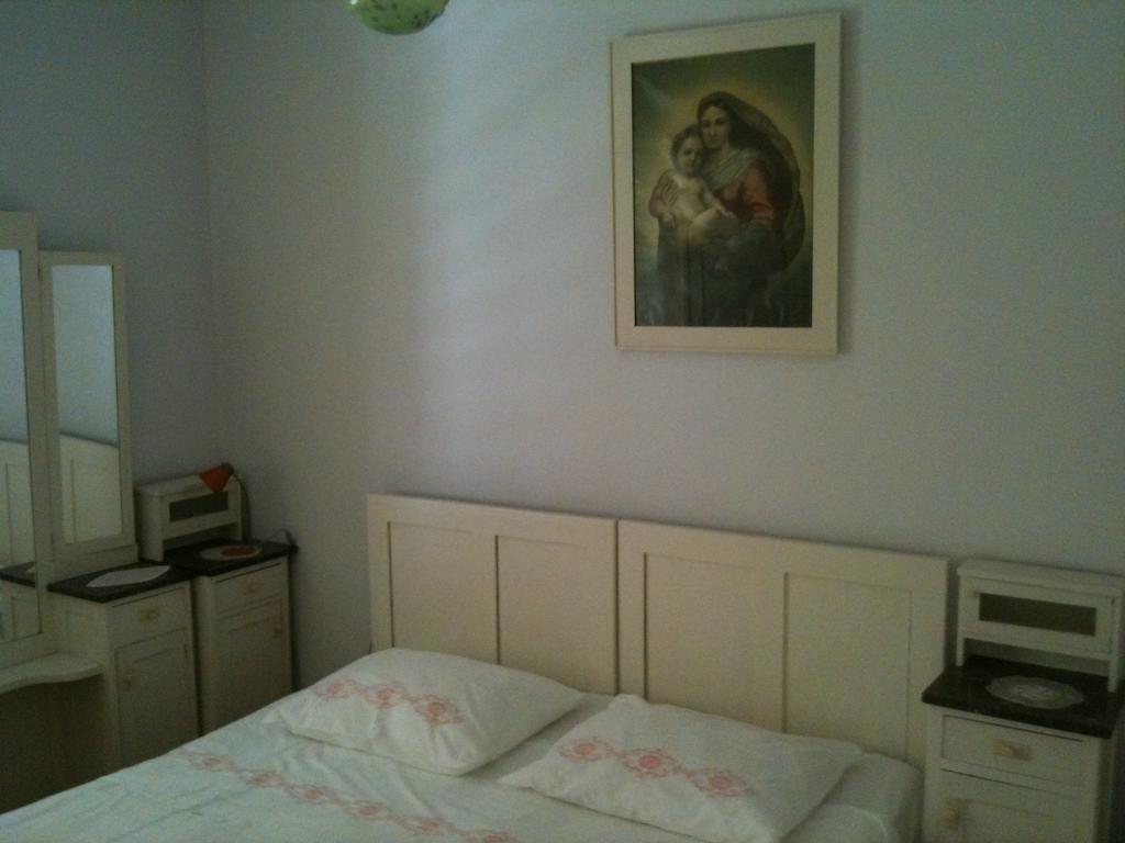 Hostel Guesthouse Mira Омиш Номер фото