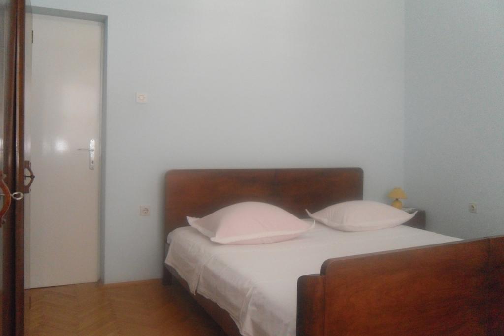 Hostel Guesthouse Mira Омиш Номер фото